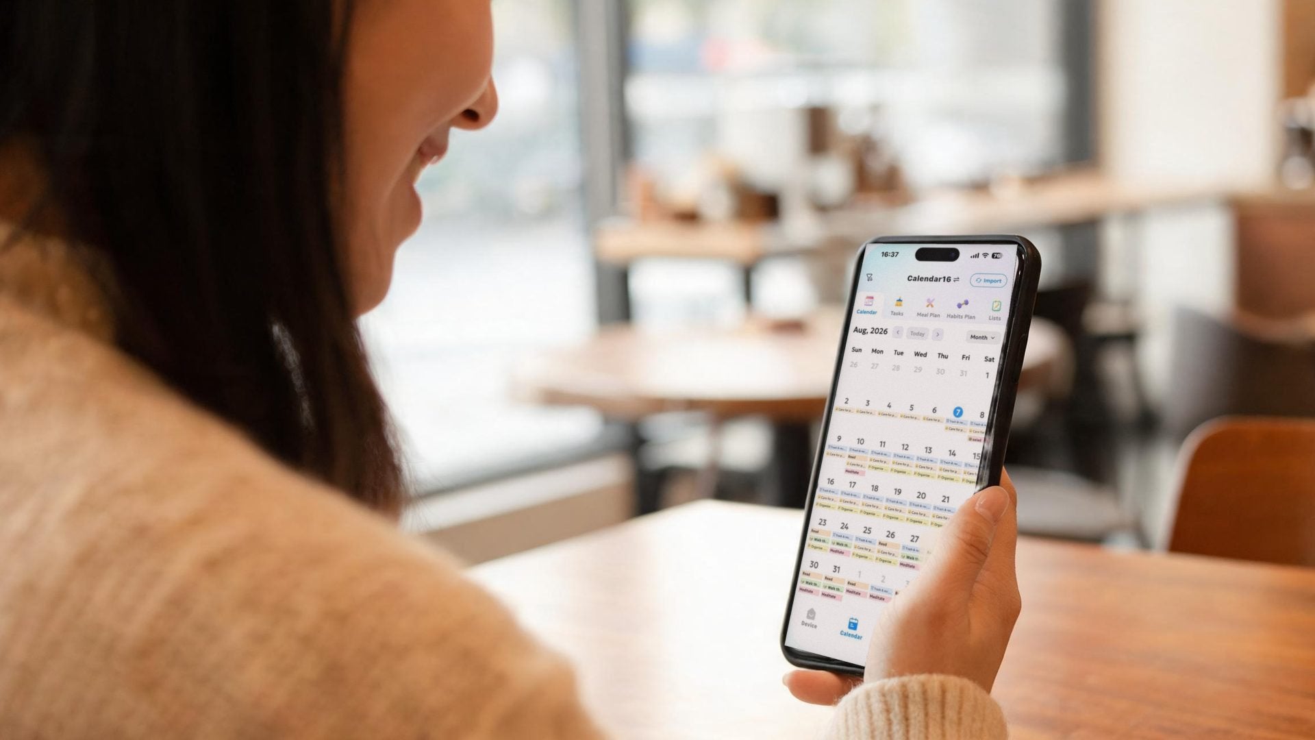 A mother checks the family plans on her phone at a cafe
